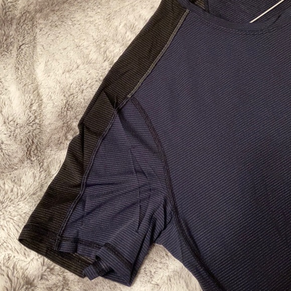 Lululemon lightweight tee navy and black- L - Picture 4 of 6